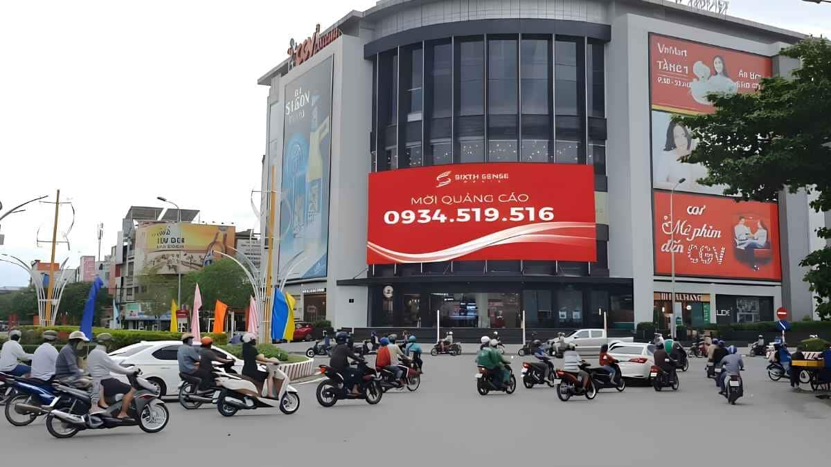 Chất Liệu Làm Biển Quảng Cáo Ngoài Trời- Polycarbonate

