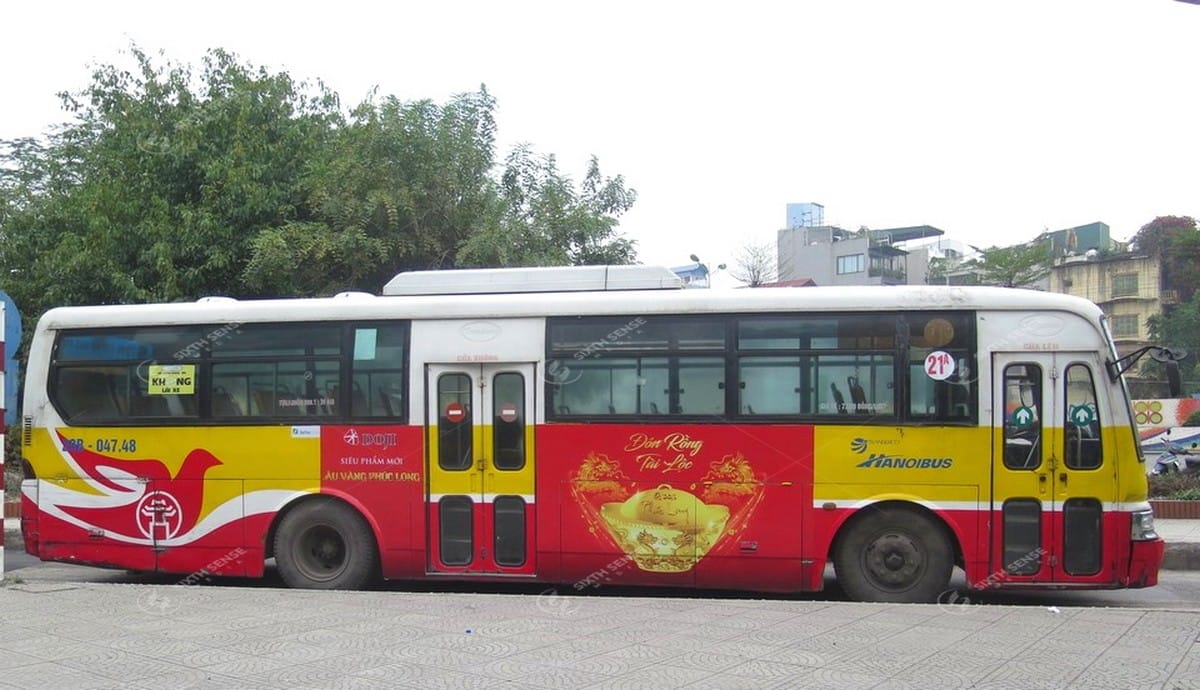 Dọi quảng cáo trên xe bus tại Hà Nội tuyến 21a