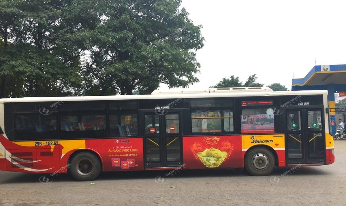 Dọi quảng cáo trên xe bus tại Hà Nội tuyến 26