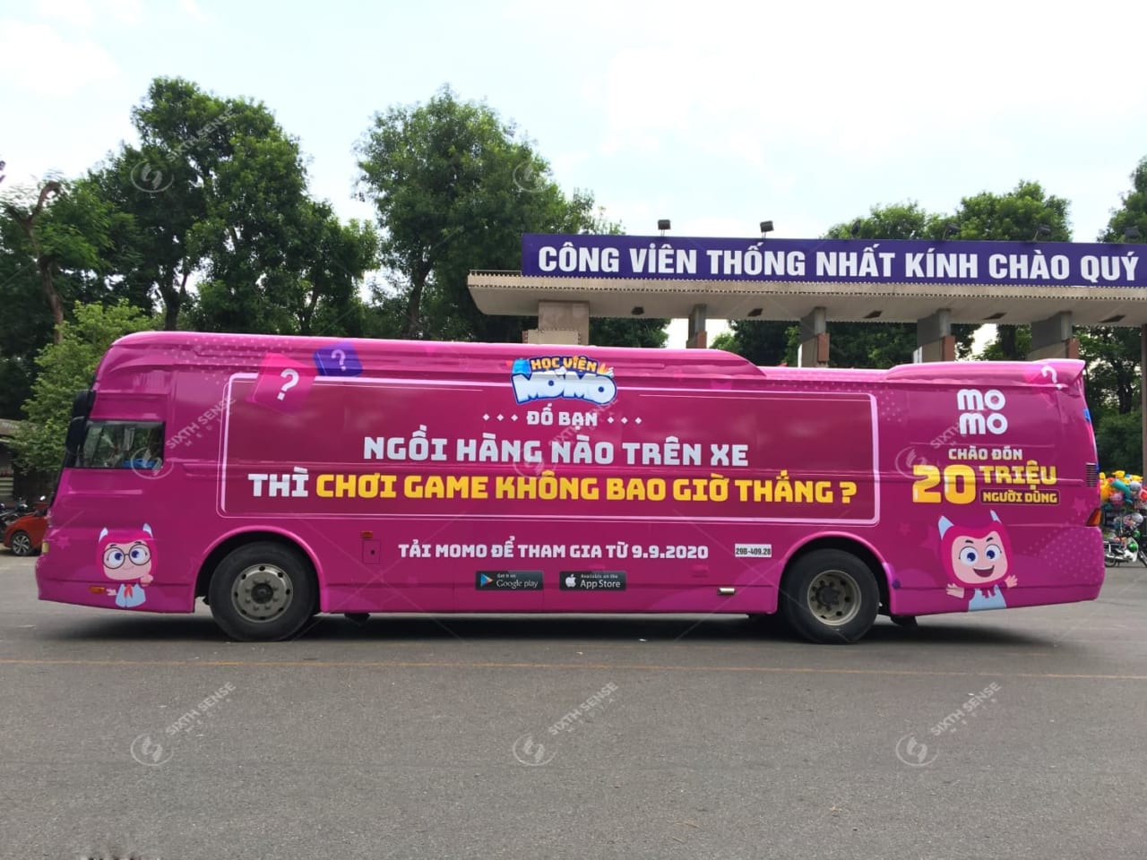 Momo quảng cáo roadshow trên xe 45 chỗ tại Hà Nội và HCM
