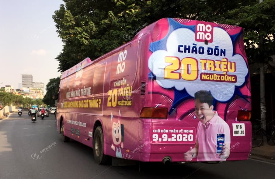 Momo quảng cáo roadshow trên xe 45 chỗ tại Hà Nội và HCM