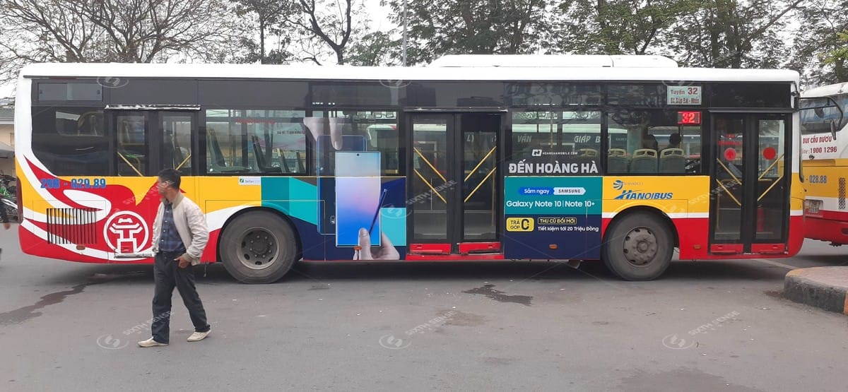 Hoàng Hà Mobile quảng cáo trên xe bus tuyến 32 tại Hà Nội