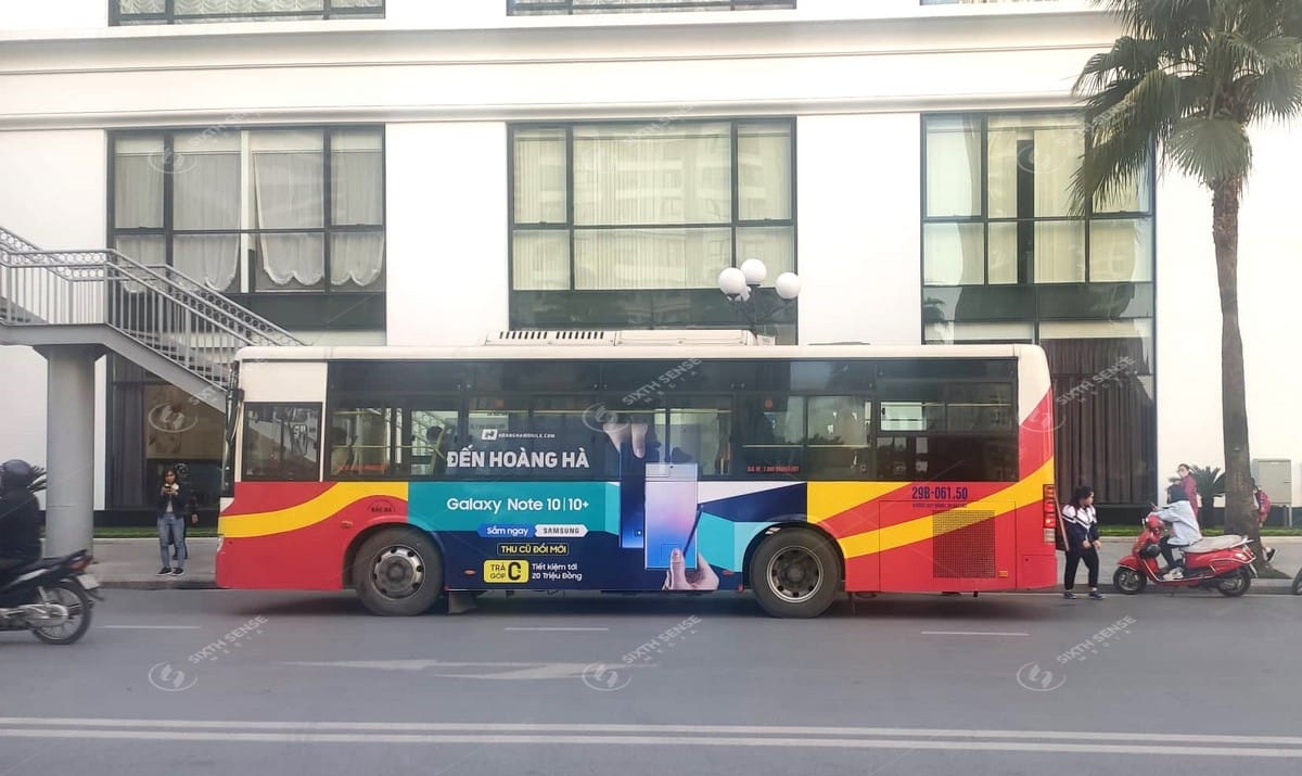 Hoàng Hà Mobile quảng cáo trên xe bus tuyến 45 tại Hà Nội