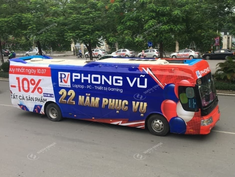 Phong Vũ triển khai Luxury roadshow quảng cáo trên xe 45 chỗ