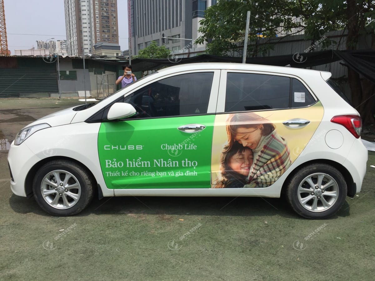 Quảng cáo trên xe ô tô cá nhân cho Bảo hiểm nhân thọ Chubb Life