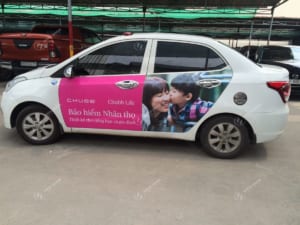 Quảng cáo trên xe ô tô cá nhân cho Bảo hiểm nhân thọ Chubb Life