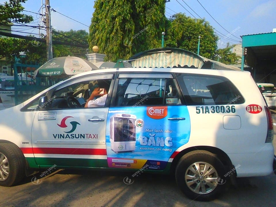 COMET quảng cáo trên xe taxi Vinasun