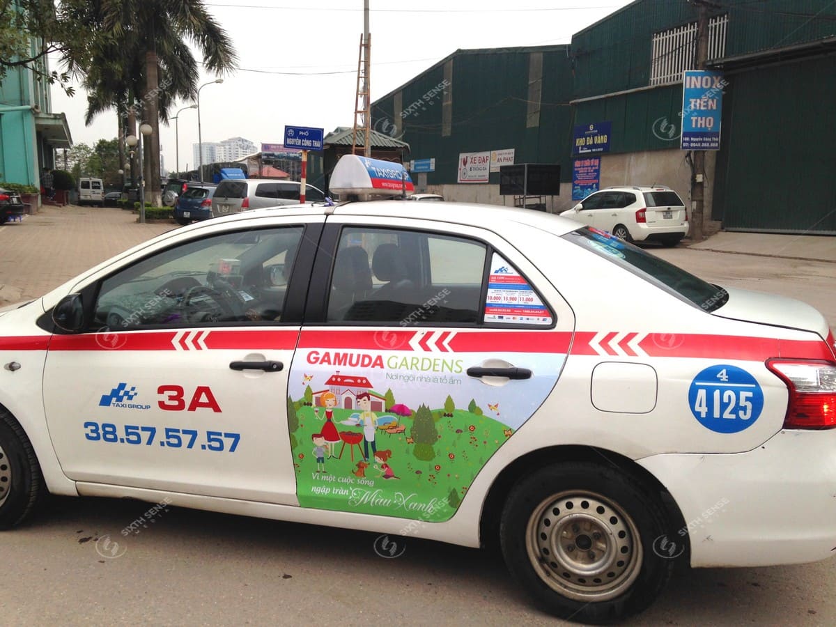 Gamuada Land quảng cáo trên xe taxi Group