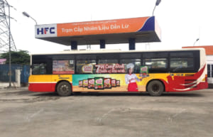 Chiến dịch quảng cáo Mì Cung Đình ấn tượng trên xe buýt Hà Nội