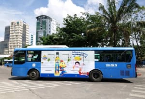 Dầu ăn Kiddy dán quảng cáo tràn kính xe bus tại TPHCM