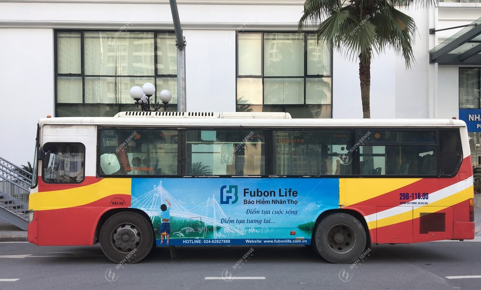 Bảo hiểm Fubon Life quảng cáo trên xe bus Hà Nội
