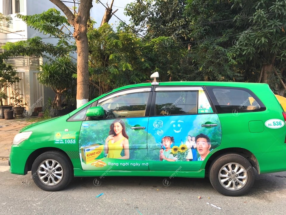 Mega Wecare quảng cáo trên xe taxi năm 2019