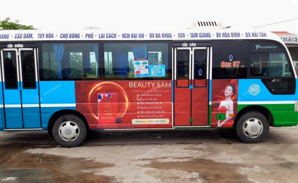 Beauty Sâm dán quảng cáo trên xe buýt tại Hải Dương