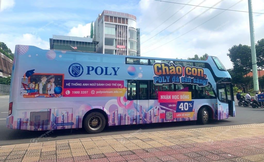 Trung tâm Anh ngữ quốc tế Poly chạy roadshow xe bus 2 tầng