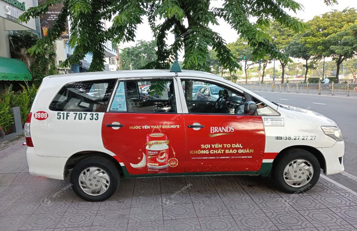 Nước yến thật Brand’s quảng cáo trên xe taxi Vinasun