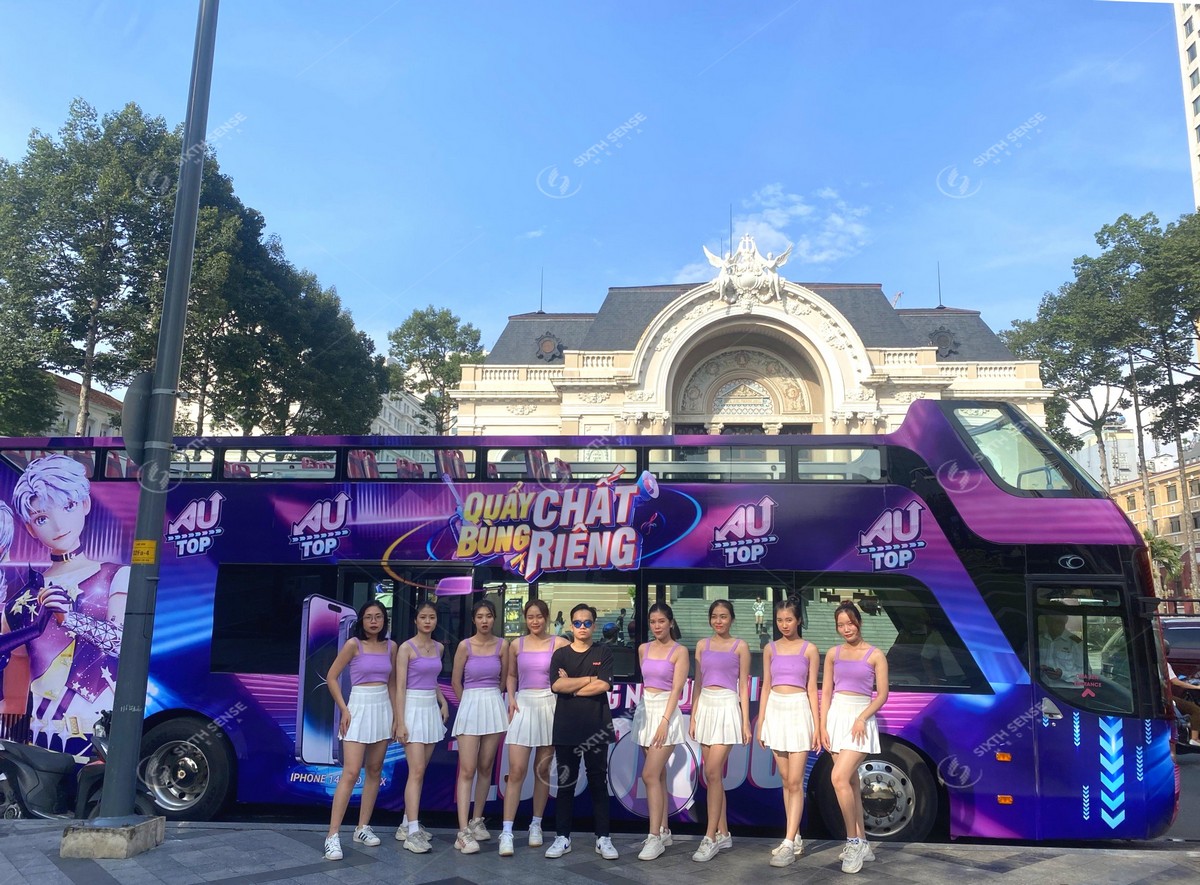 AU TOP tổ chức roadshow xe bus 2 tầng mừng người chơi thứ 1 triệu
