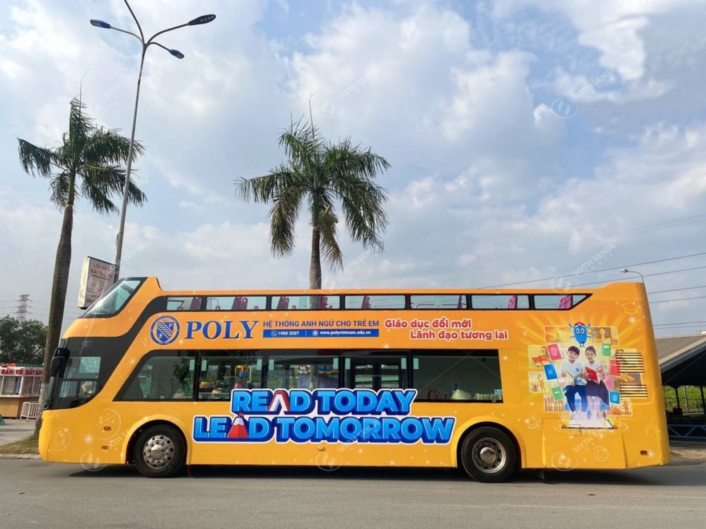 Dự án roadshow xe bus 2 tầng của Trung tâm anh ngữ Poly năm 2023