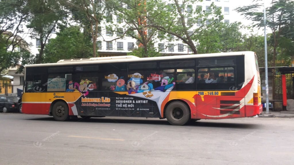 Monster Lab Academy quảng cáo ấn tượng trên xe bus tại Hà Nội