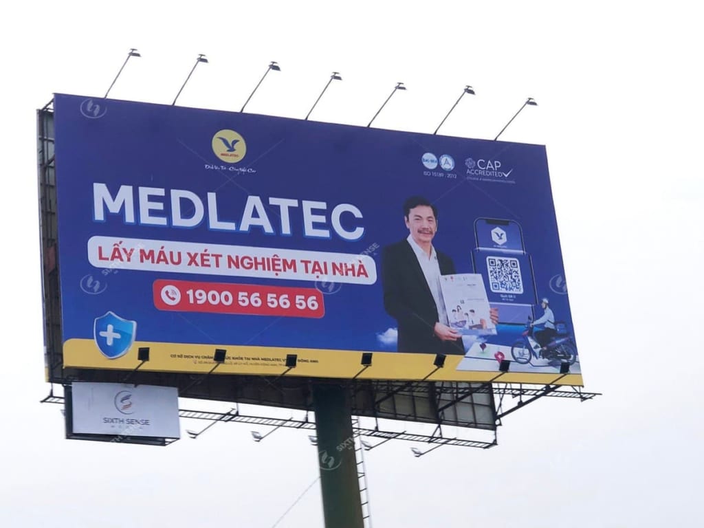 Billboard quảng cáo về dịch vụ xét nghiệm tại nhà của Medlatec