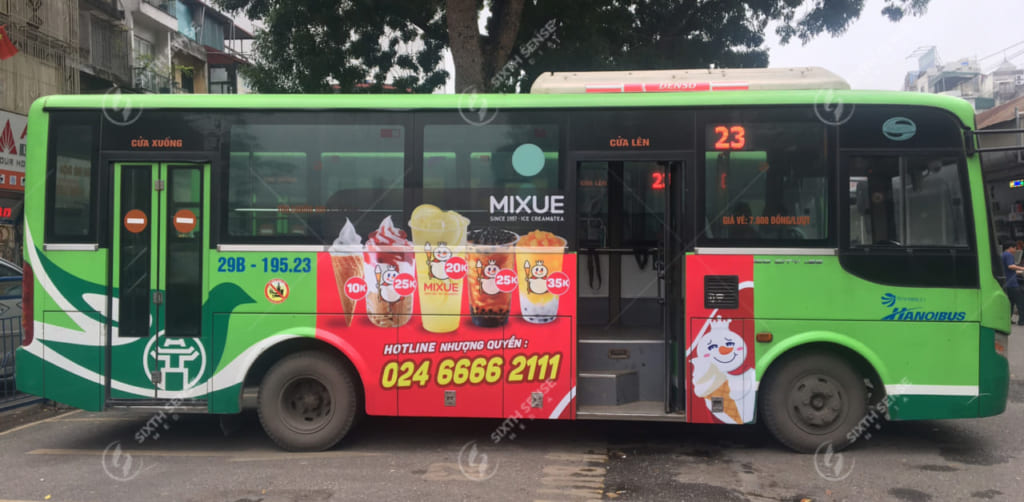 quang cao tren xe bus die cut mixue ha noi