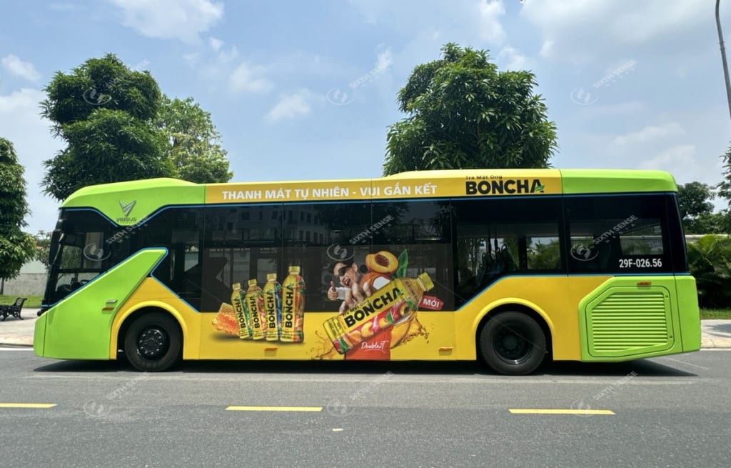 Trà xanh BonCha quảng cáo VinBus