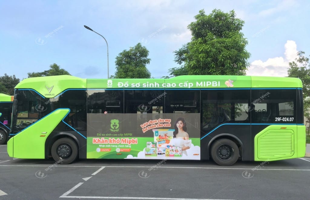 Quảng cáo đồ sơ sinh cao cấp Mipbi trên xe bus điện VinBus