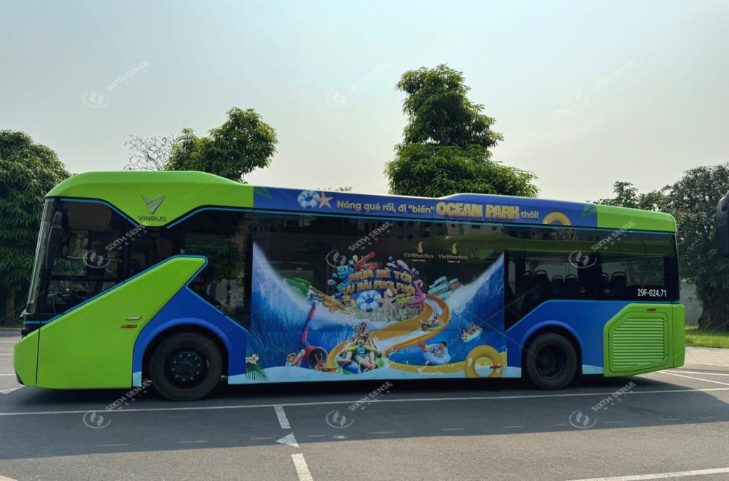 Quảng cáo về Ocean Park trên xe bus điện VinBus