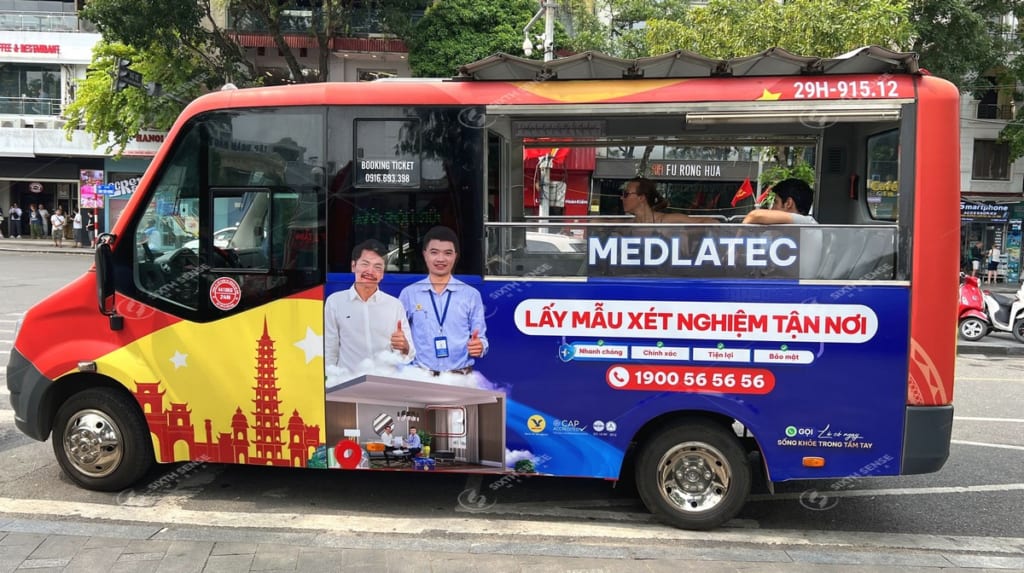 Medlatec quảng cáo trên xe bus City Tour 03 tại Hà Nội