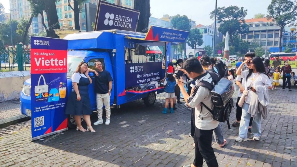 Tổ chức activation xe tải cánh dơi cho British Council Vietnam