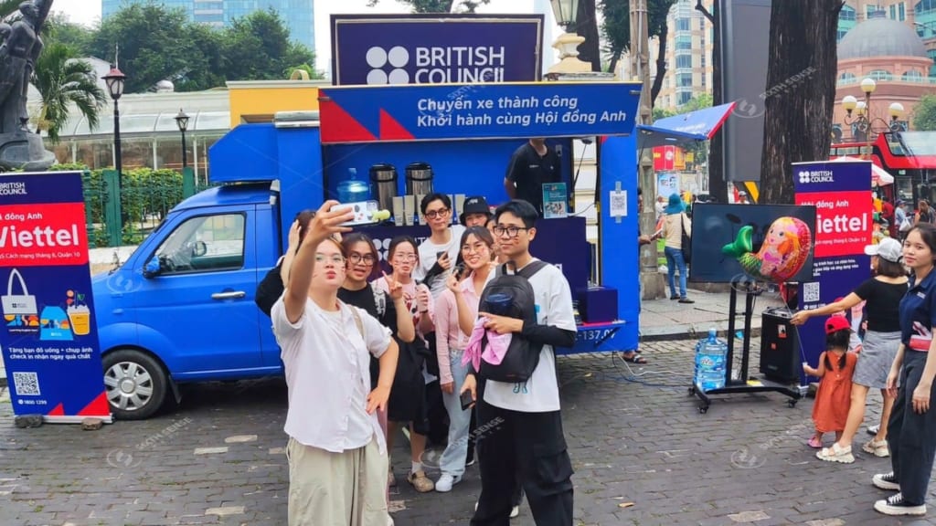 Tổ chức activation xe tải cánh dơi cho British Council Vietnam