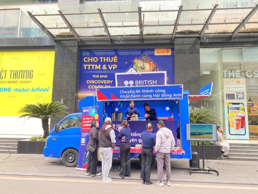 Tổ chức activation xe tải cánh dơi cho British Council Vietnam