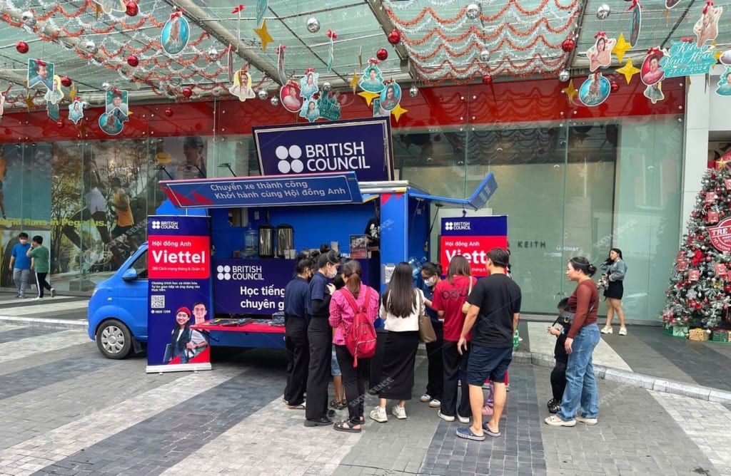 Tổ chức activation xe tải cánh dơi cho British Council Vietnam