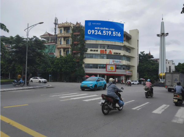 Pano quảng cáo vòng xoay Lý Bôn, Bà Triệu, Trần Phú, Quảng Ninh