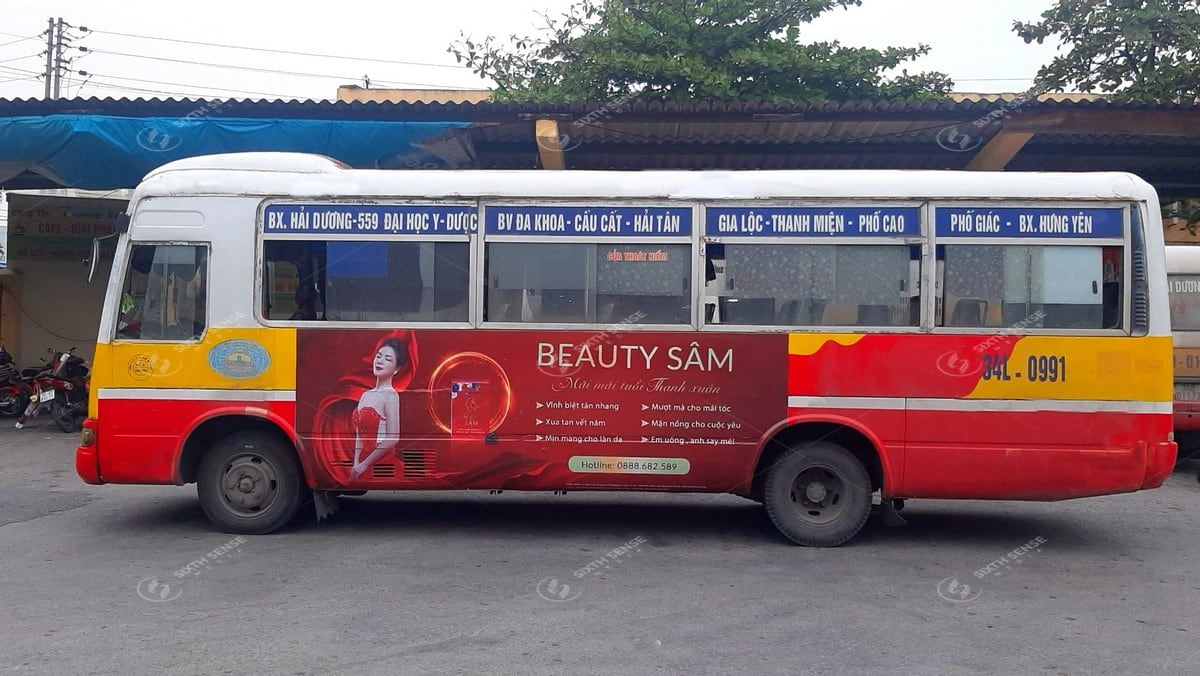 Beauty Sâm dán quảng cáo trên xe buýt tại Hải Dương