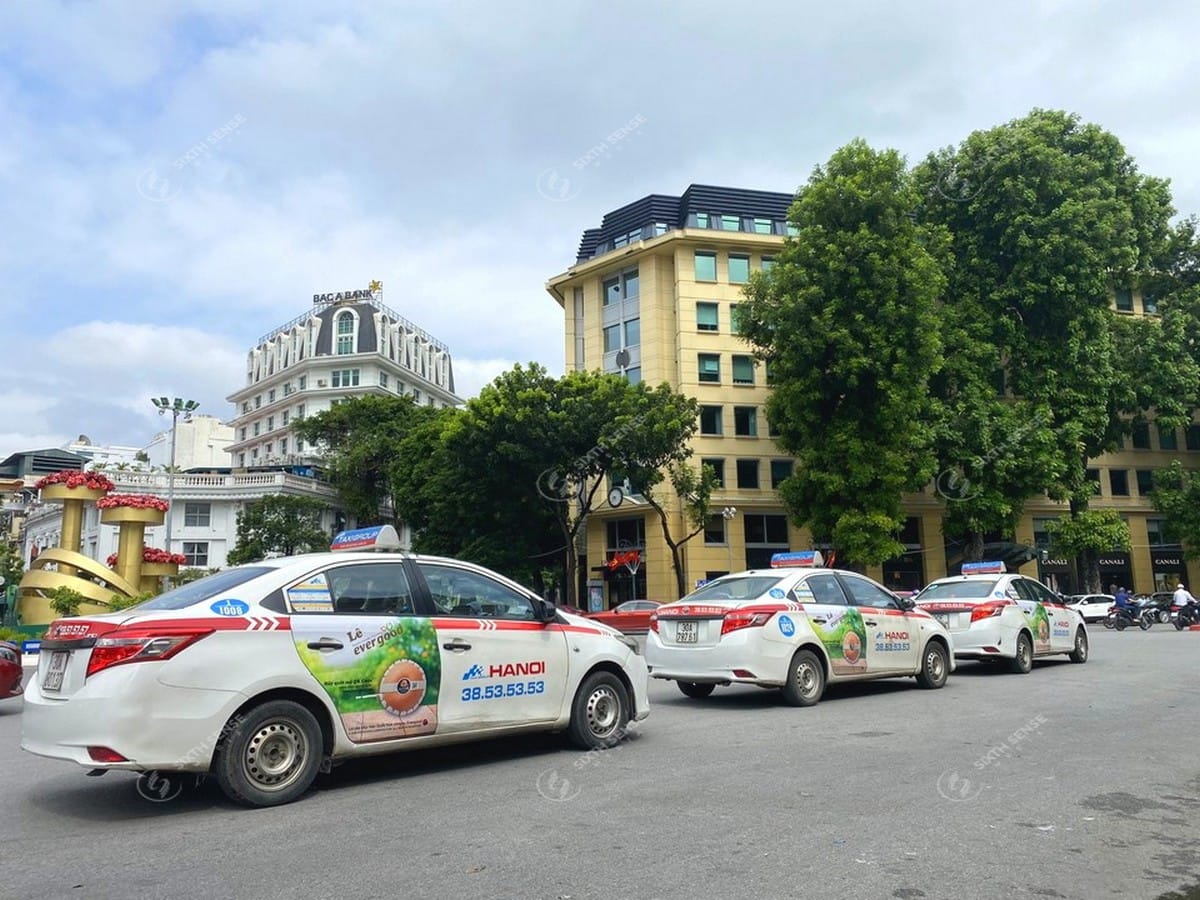 Advertising on Group Taxis – Strong Brand Positioning in Hanoi