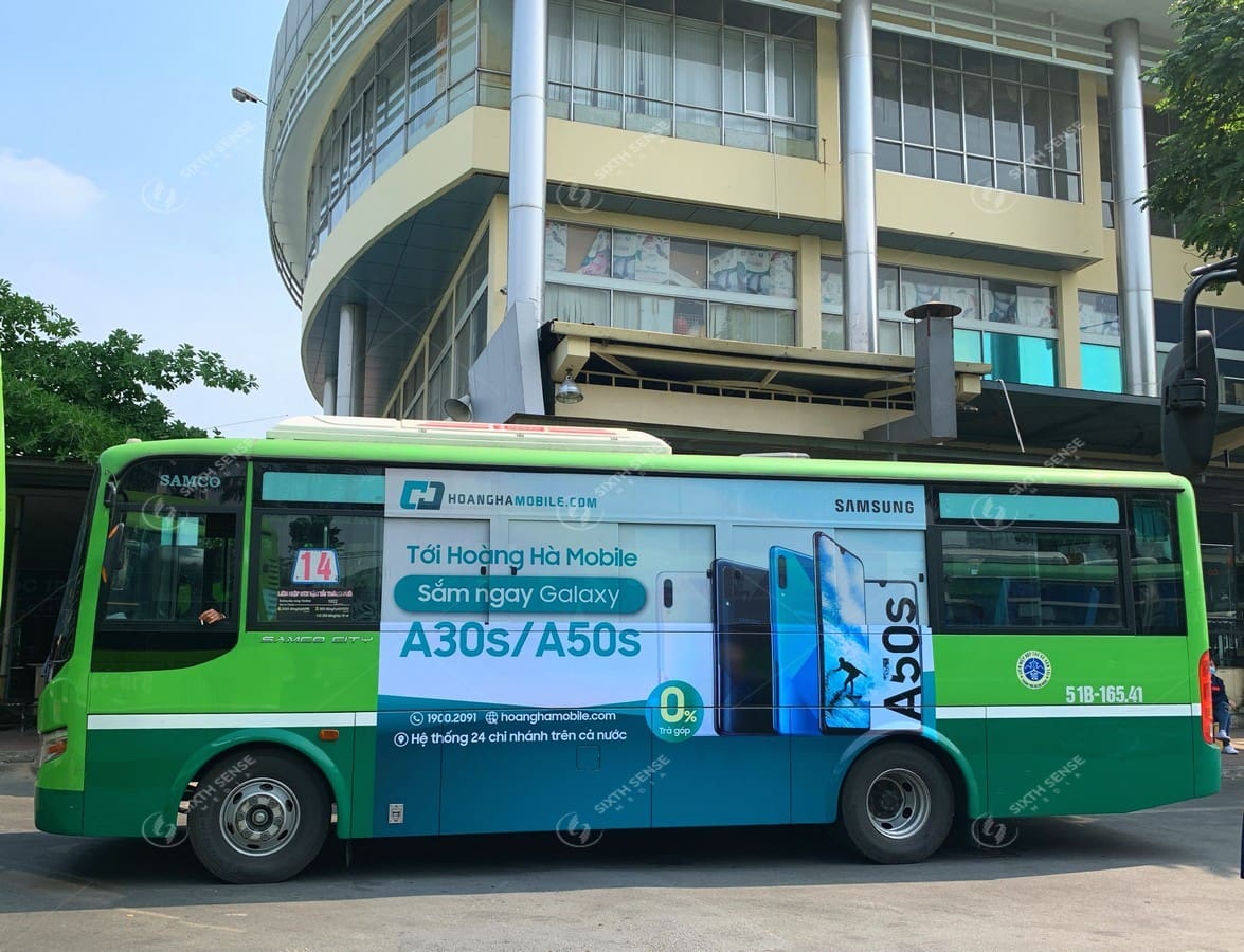 Hoàng Hà Mobile dán quảng cáo tràn kính trên xe buýt TPHCM