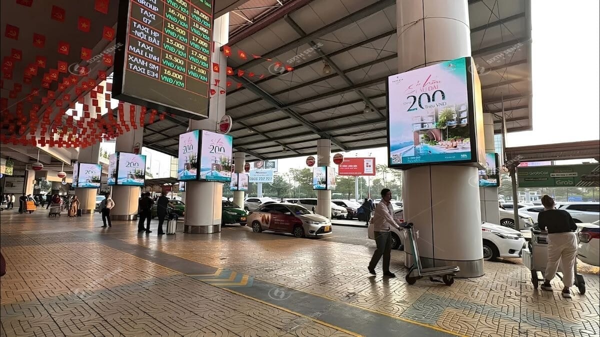 Quy Trình Triển Khai Quảng Cáo Hộp Đèn Tại Sân Bay