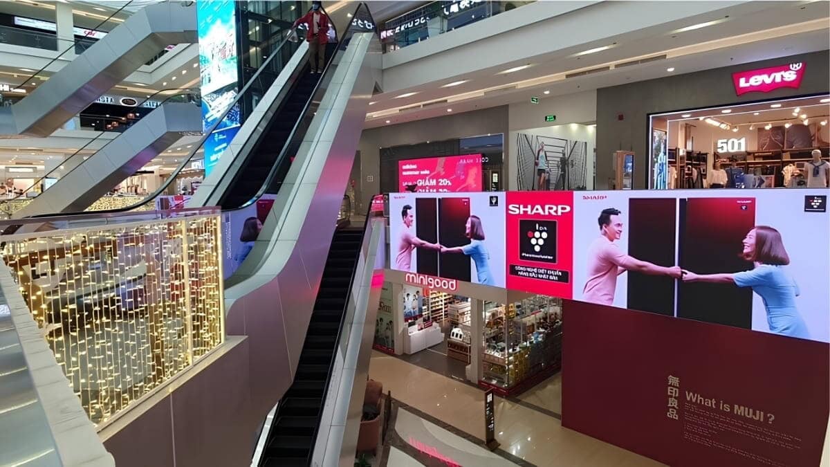 Vì Sao Thương Hiệu Nên Quảng Cáo Màn Hình Led Trong TTTM? 