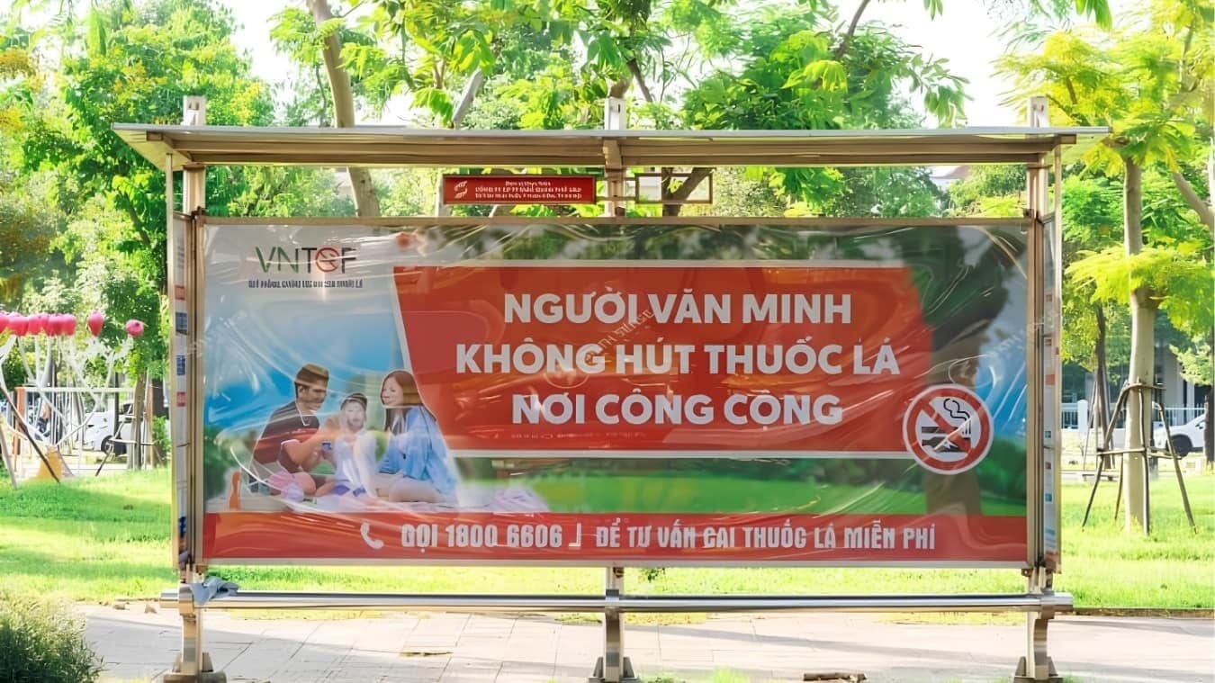 Quảng cáo nhà chờ xe bus cho chiến dịch “Phòng chống tác hại thuốc lá năm 2025” 1
