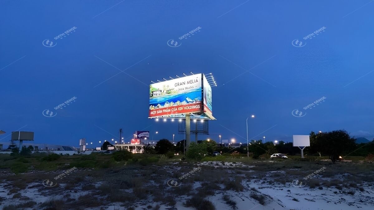 Billboard quảng cáo sân bay Cam Ranh