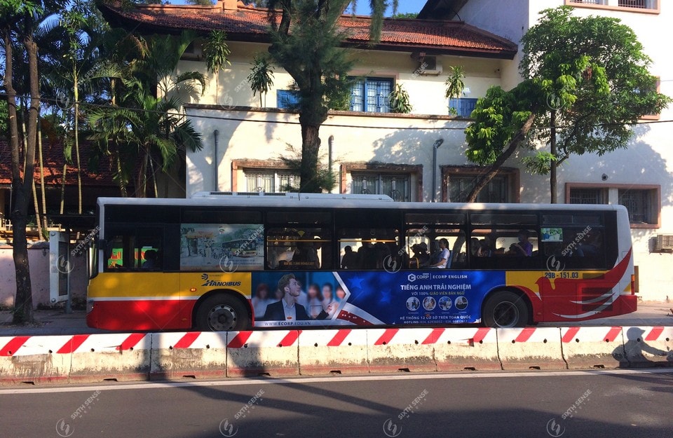 Quảng cáo trên xe bus tại Hà Nội cho trung tâm ECORP English