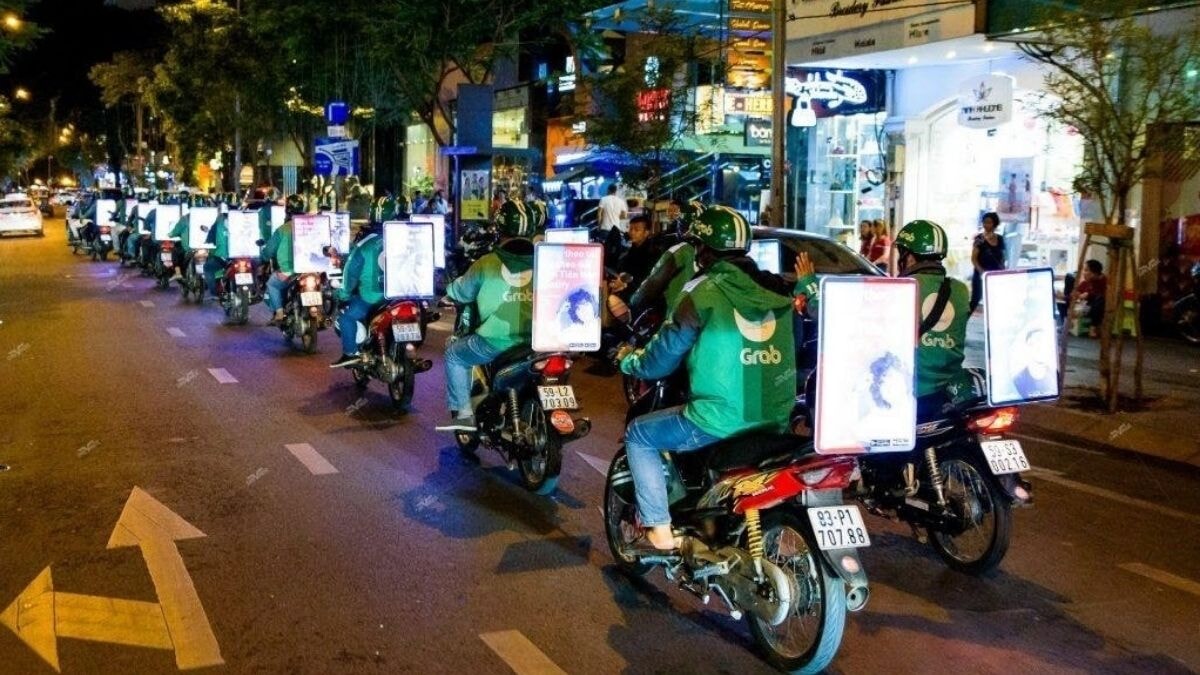Các Hình Thức Quảng Cáo Trên Xe Máy Grab- Dán Decal Quảng Cáo 