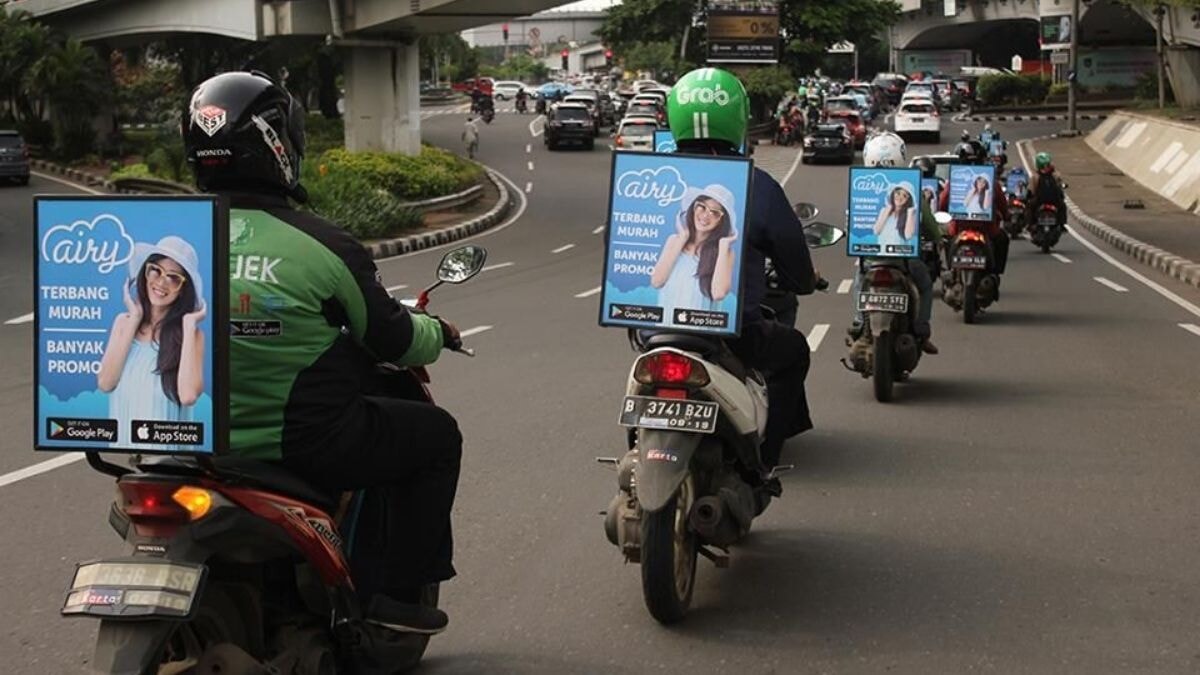 Các Hình Thức Quảng Cáo Trên Xe Máy Grab- Biển/Frame Quảng Cáo Phía Sau Xe 