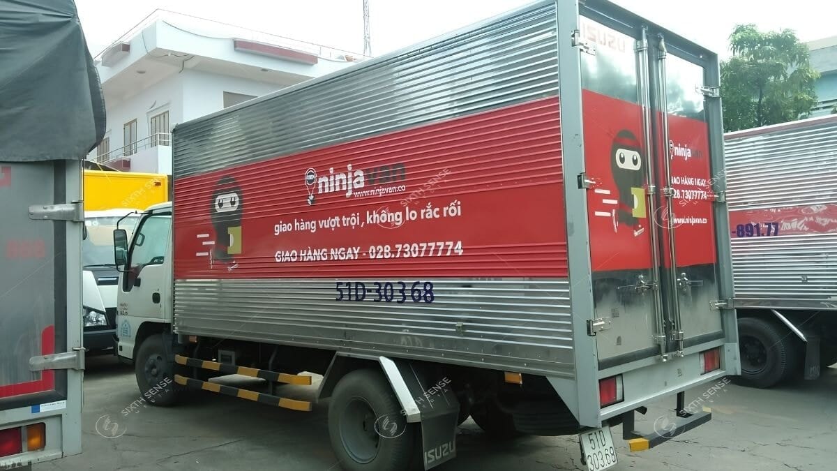Dán Decal Quảng Cáo Xe Tải Có Phải Đổi Màu Sơn Hoặc Đăng Ký Xe Không?
