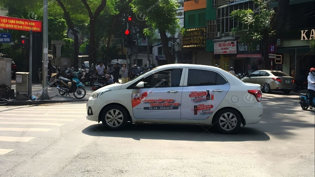 Quảng Cáo Trên Xe Ô Tô Có Phải Đăng Ký Hoặc Xin Phép Không?