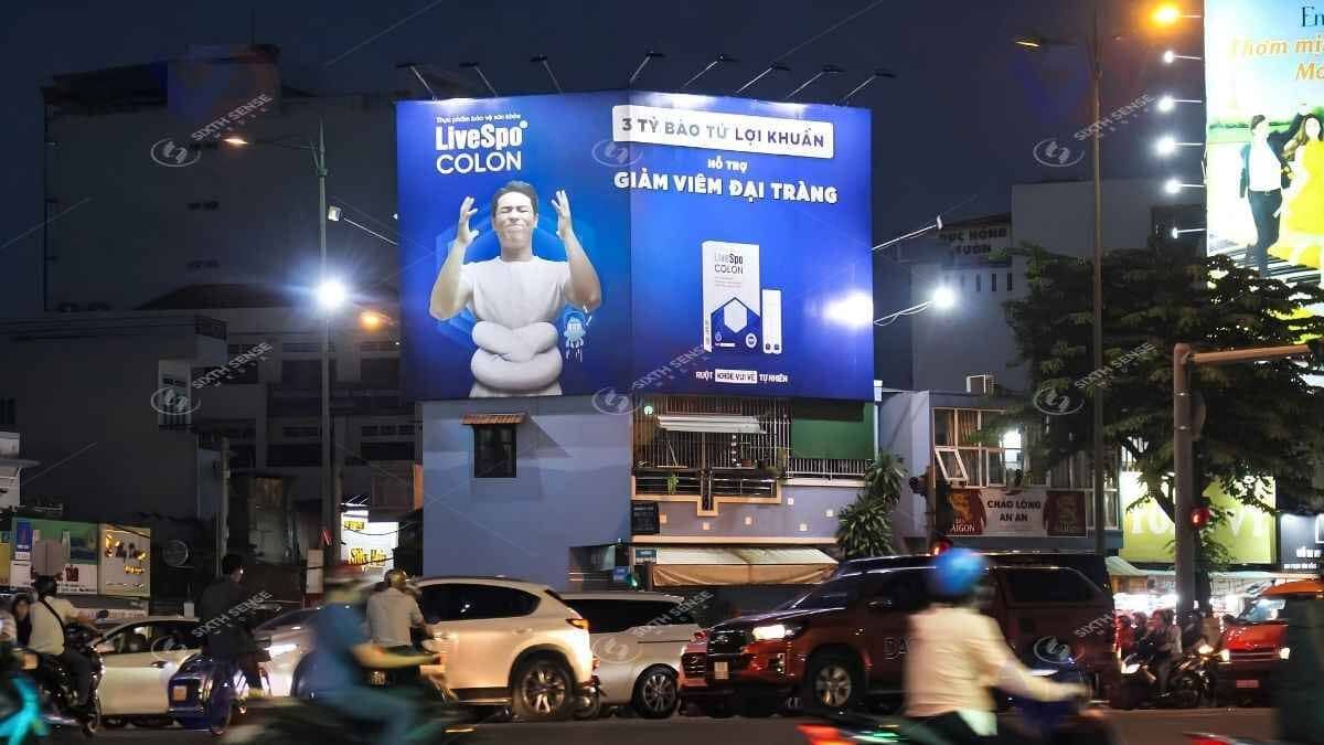 Ưu Điểm Của Quảng Cáo Ngoài Trời- Tần Suất Tiếp Xúc Và Khả Năng Nhắc Nhớ Thương Hiệu Cao
