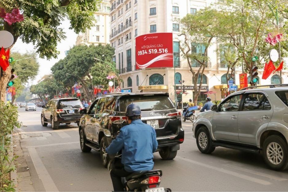 Màn Led tại Nút giao Hàng Bài – Lý Thường Kiệt, Hoàn Kiếm, Hà Nội