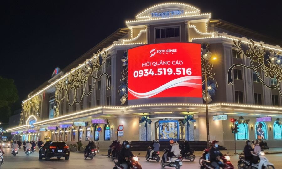 Led Trang Tien Plaza 1