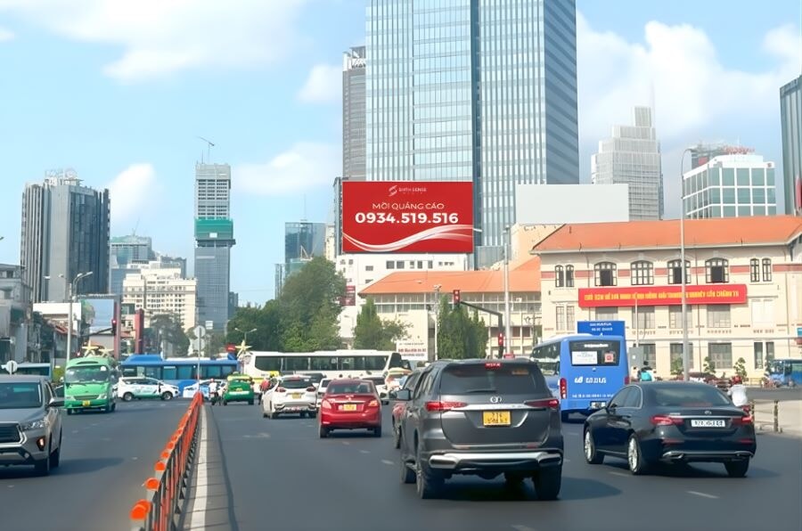 Màn led quảng cáo tại Chợ Bến Thành, TPHCM