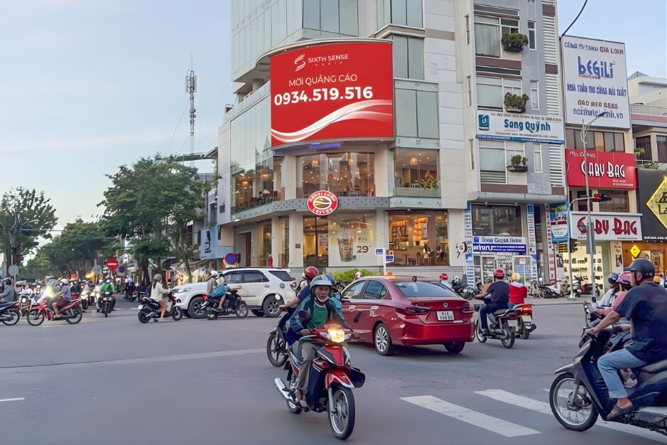 Led Le Duan Ong Ich Khiem 2